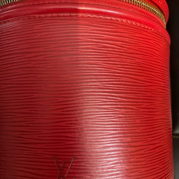 Louis Vuitton Bold Red Epi Leather Cosmetic Case - Picture 2 of 10